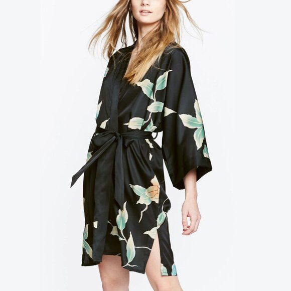 Kim + Ono Minimalist Black Floral Kimono for Serenity (NO BELT) - Picture 1 of 6